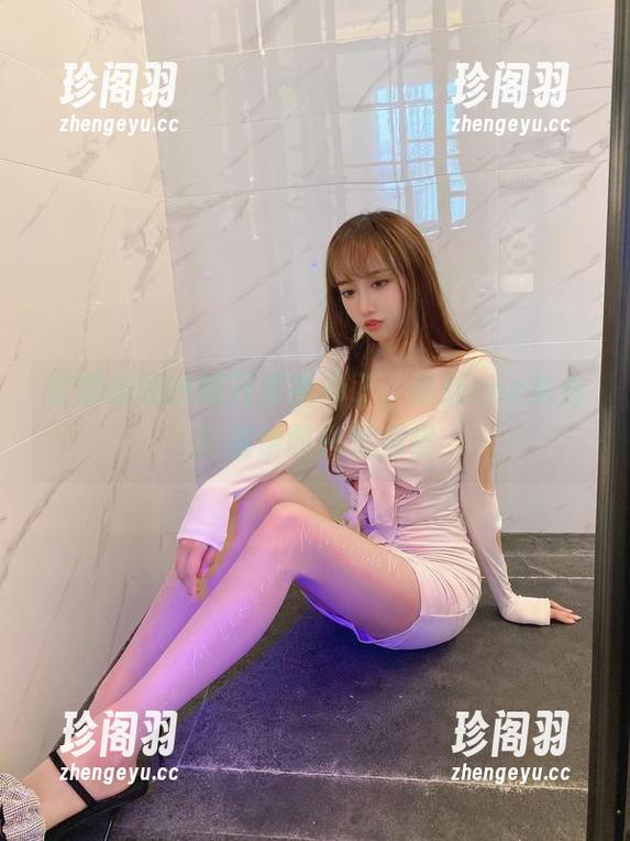 过期米线线喵开直播间了，最新cos角色还提供即兴表演哦