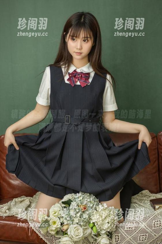 镜酱的全套制服，原图一来，我的脑海里满满都是不知梦的表演！