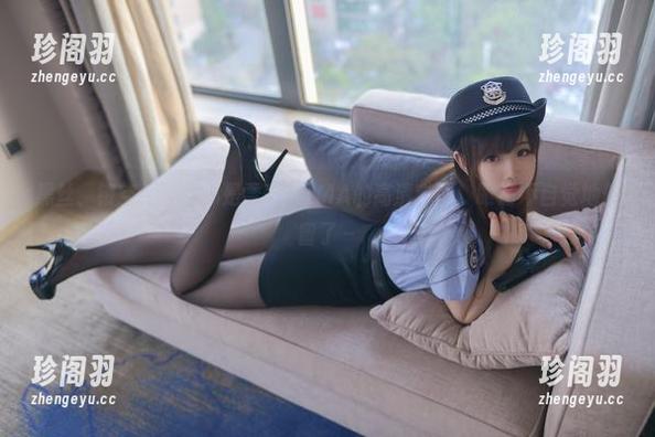 黑丝、镂空，对，那是雪琪SAMA的高清套图，眼睛不自觉地停留了～