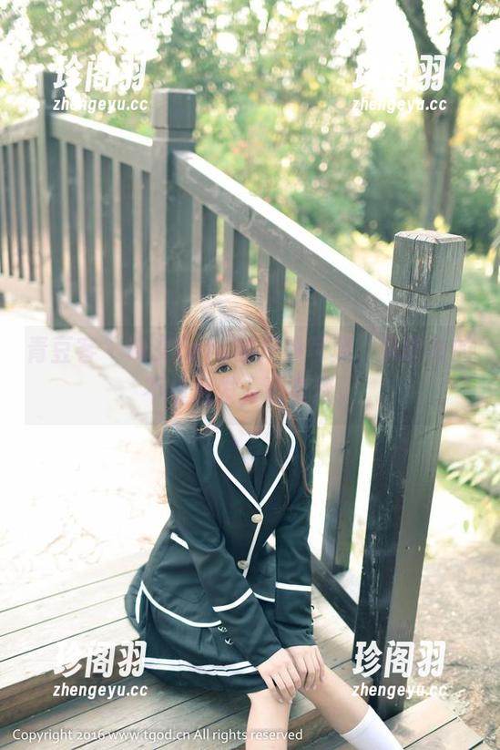 青豆客 - 晓艾fafa的户外写真，风吹动的不止是发，还有梦。