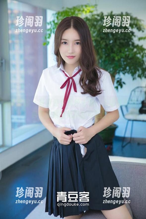 青豆客 - 写真迎合黑色主题，王语纯的图包中竟藏着无尽的可能性。